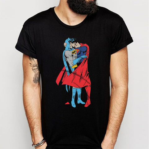 Batman Superman Kissing Superhero Gay Pride Lgbt Retro Men'S T Shirt