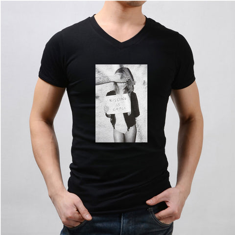 Kissing Is Cool Sexy Girl Shy Quotes Men'S V Neck