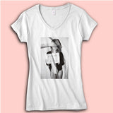 Kissing Is Cool Sexy Girl Shy Quotes Women'S V Neck