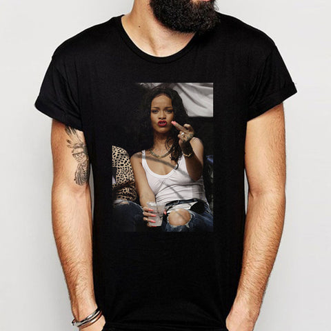 Rihanna Sexy Middle Finger Men'S T Shirt
